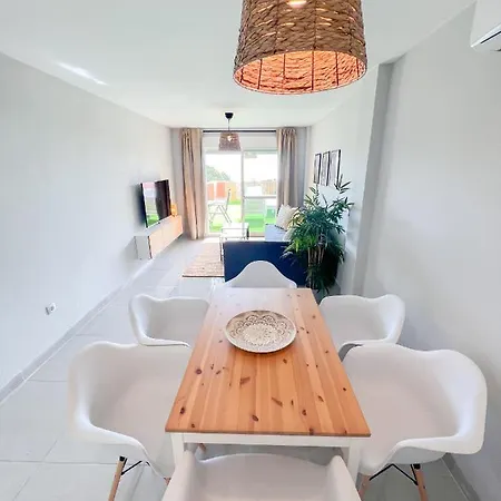 公寓 Cozy With Large Terrace