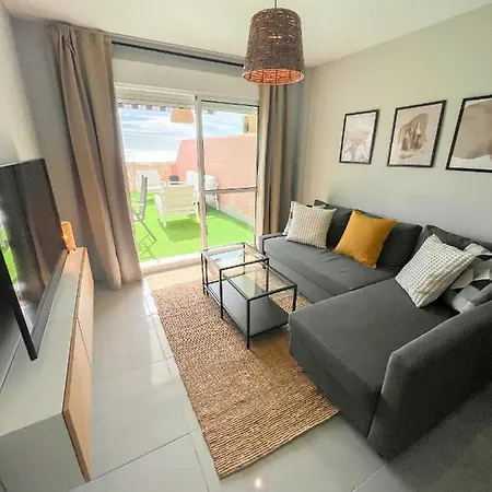 Cozy With Large Terrace * 托雷莫利诺斯