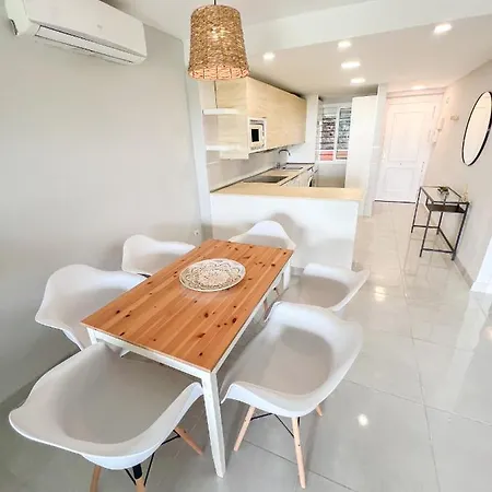 Cozy With Large Terrace 托雷莫利诺斯